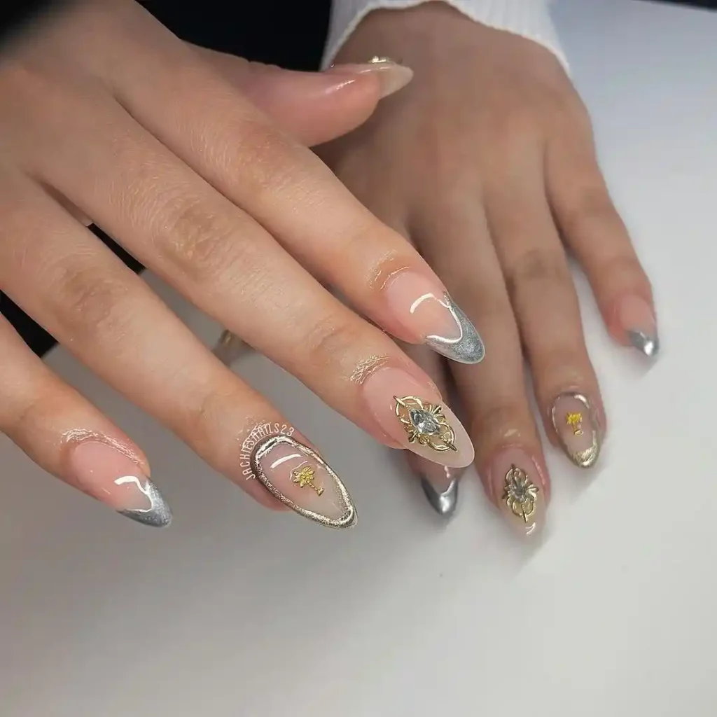 Gold and silver metallic outlines for almond nails. 