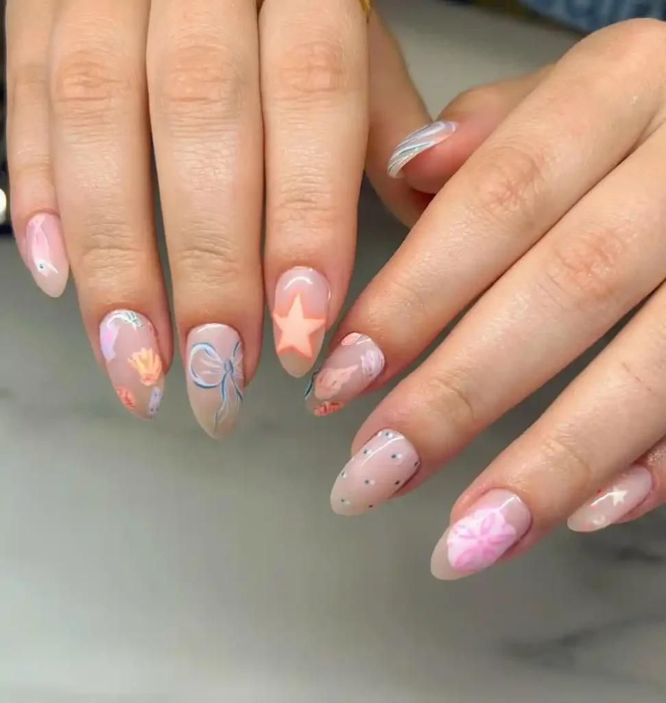 Cute seashell print nails best for summer holidays.