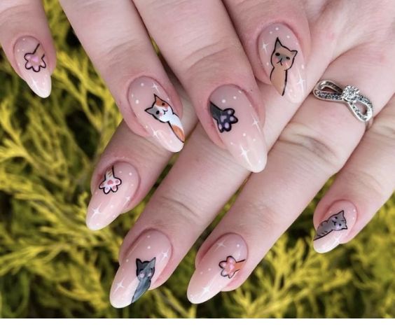 Cute crazy cat nail designs for Halloween costume party. 