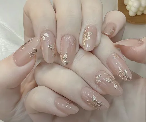 Gold Flower Nude Nails