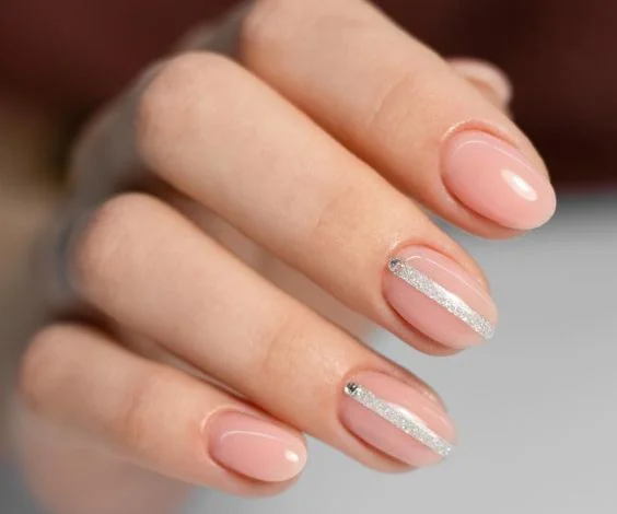 ilver Stripes Nude Nails