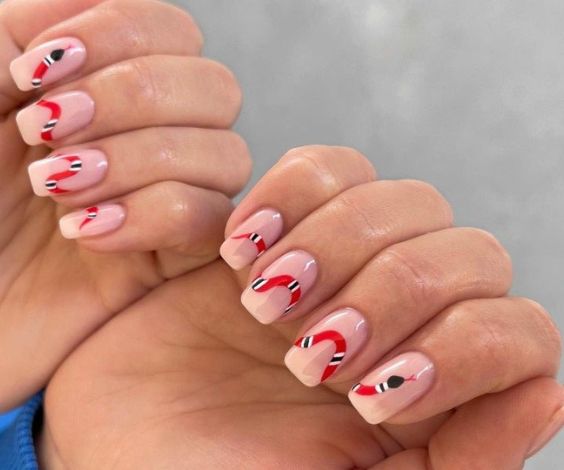 Simple nail designs for a Halloween party. 