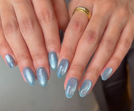 Light blue jelly nails for summer.