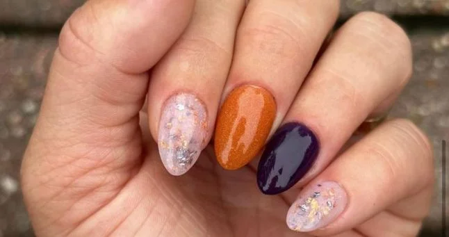 Marble and Butterscotch Fall Dip Nail Ideas