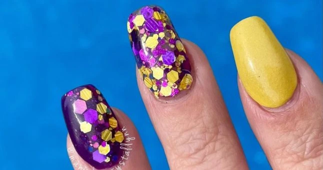 Bright Spring Day Dip Nail Ideas