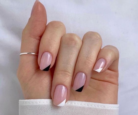 Minimal micro French tips for winter manicure