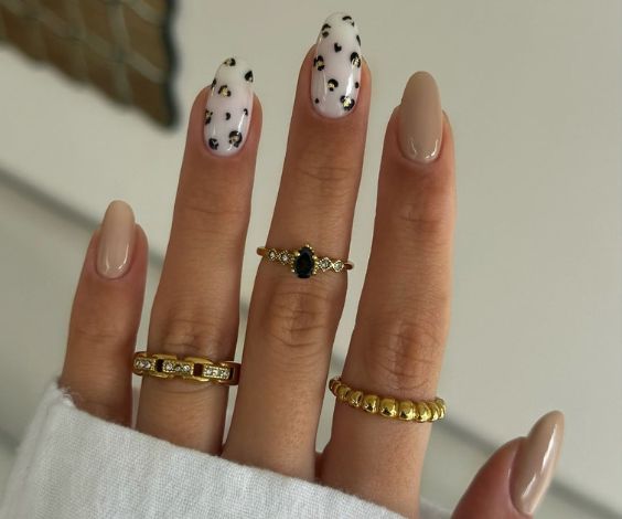 Simple leopard nails for winter in neutral tones